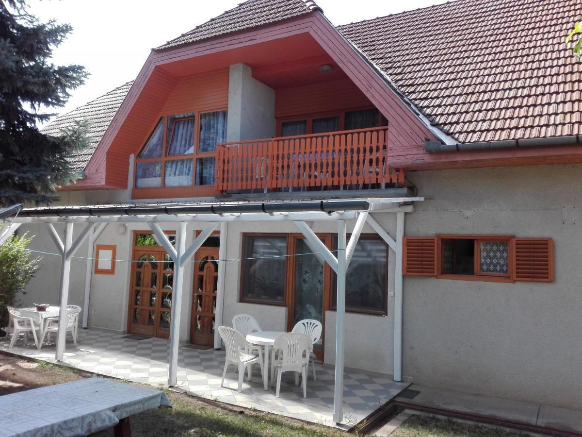 Hutter Vendeghaz Hotel Szantod Exterior photo